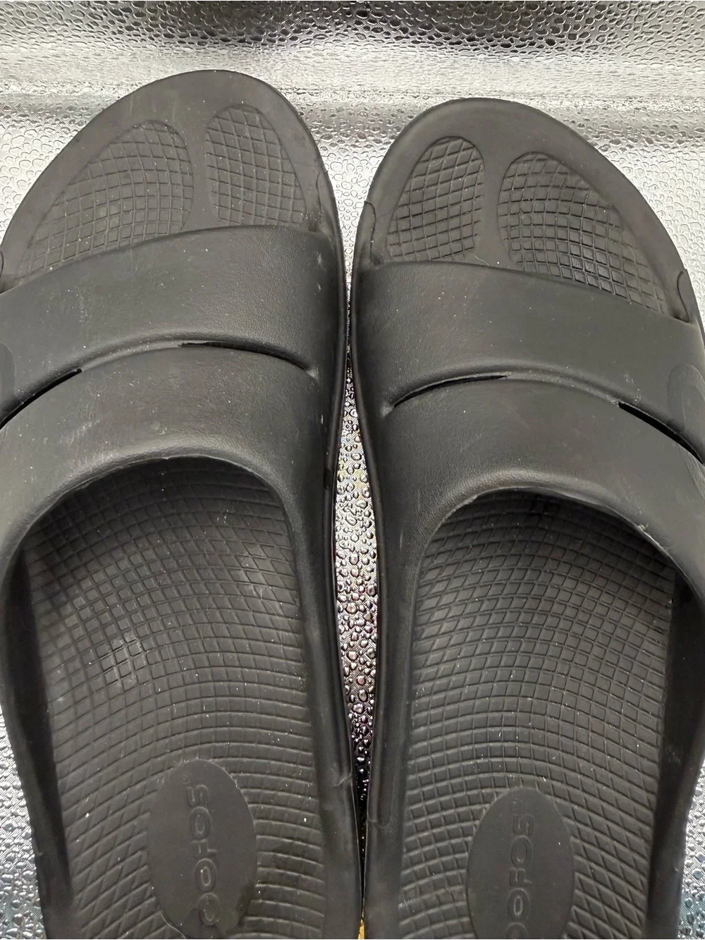 OOFOS lightweight cushioned